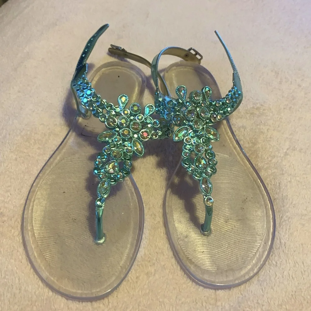 Shoes 🩴 - Picture 1 of 2